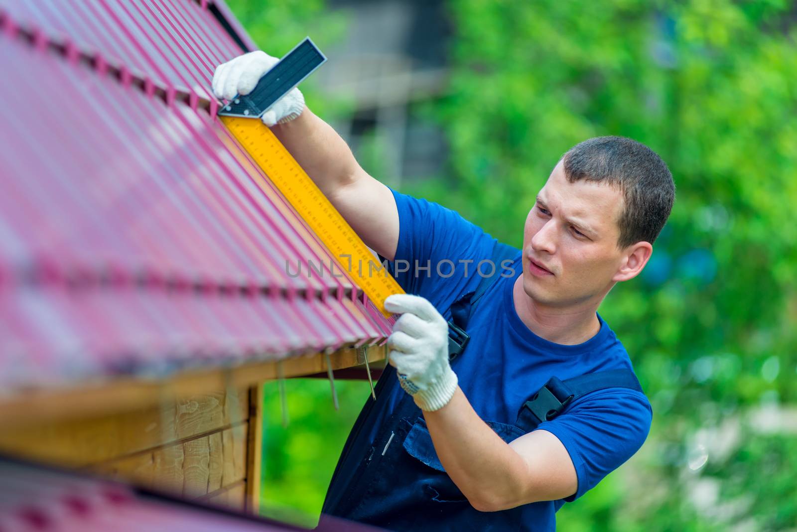 Professional worker repairs the roof of a residential building