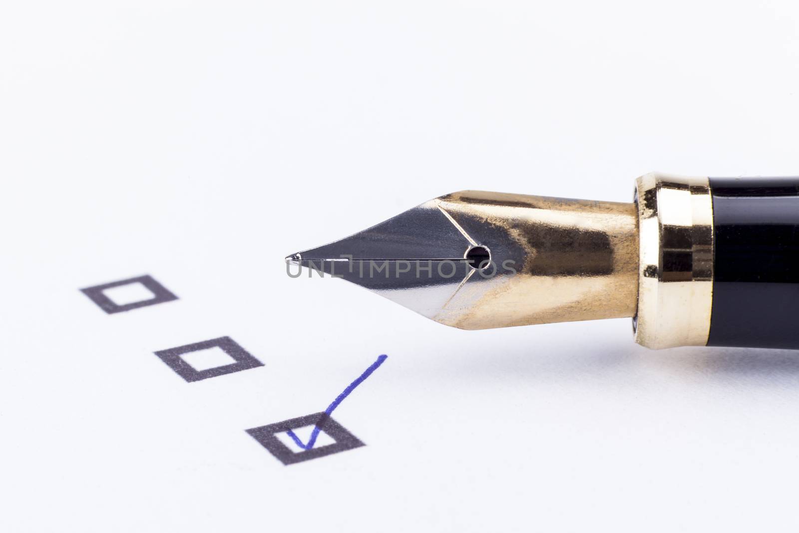 Checklist with the last option checked and a foutain pen on white page