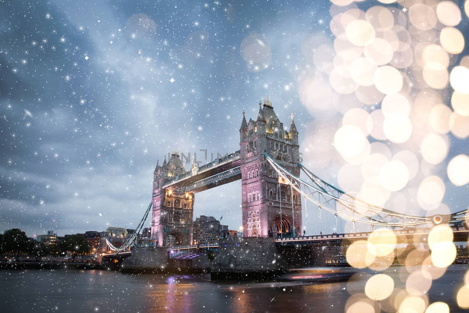 snowing in London, UK - winterholidays  in the city