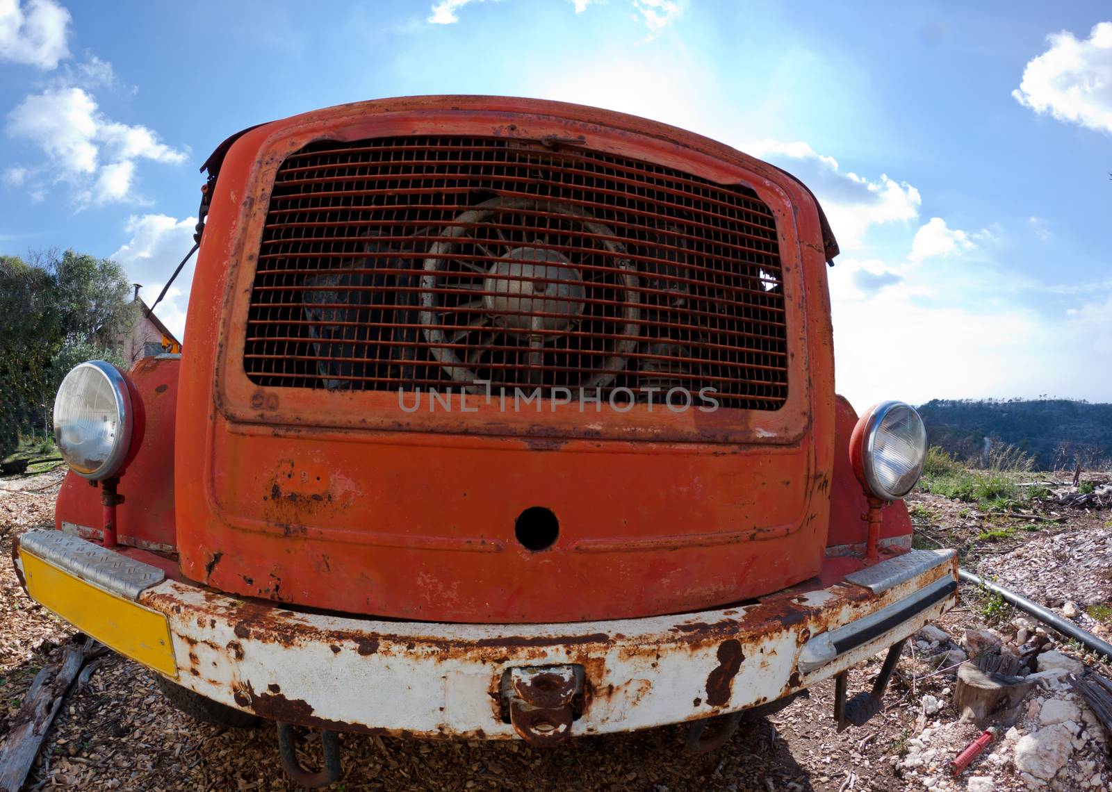 red old and rusty firetruck front closeup