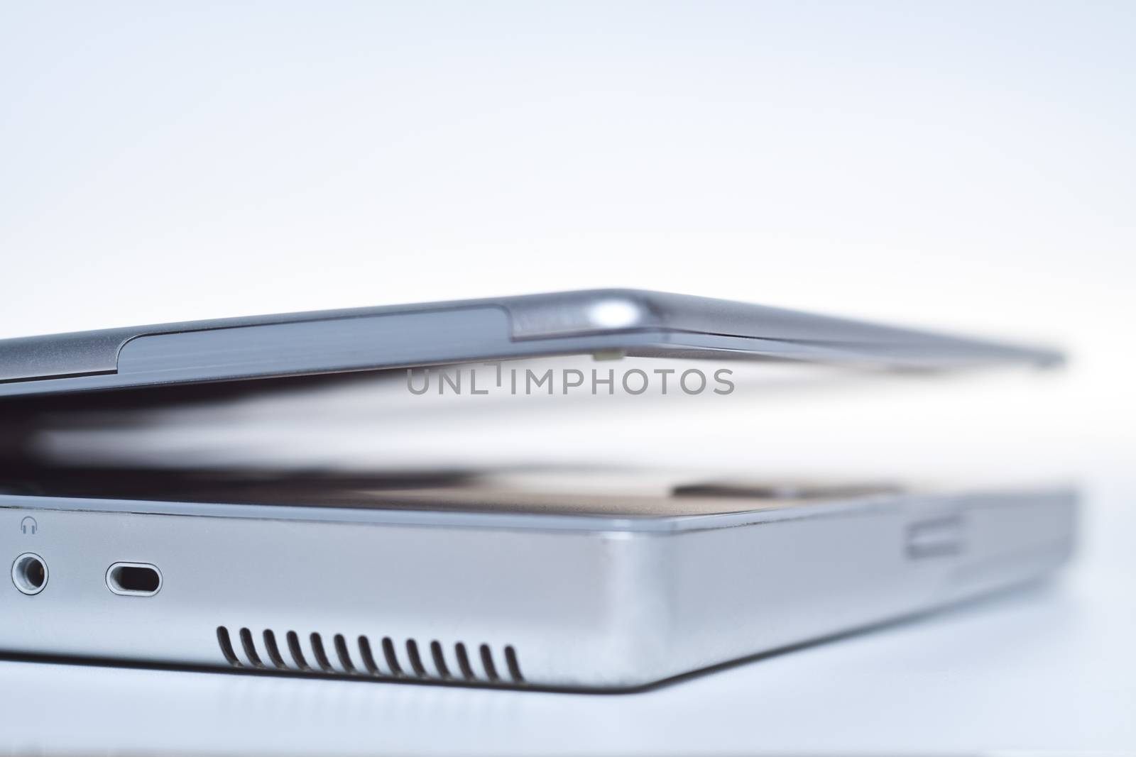 silver laptop by orcearo