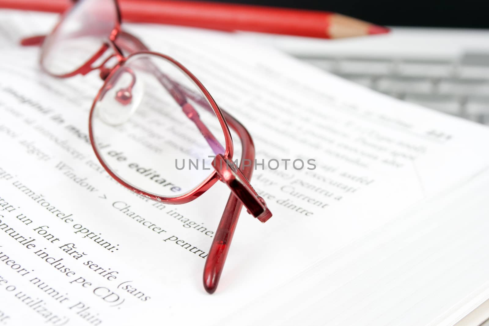 laptop book and glases by orcearo