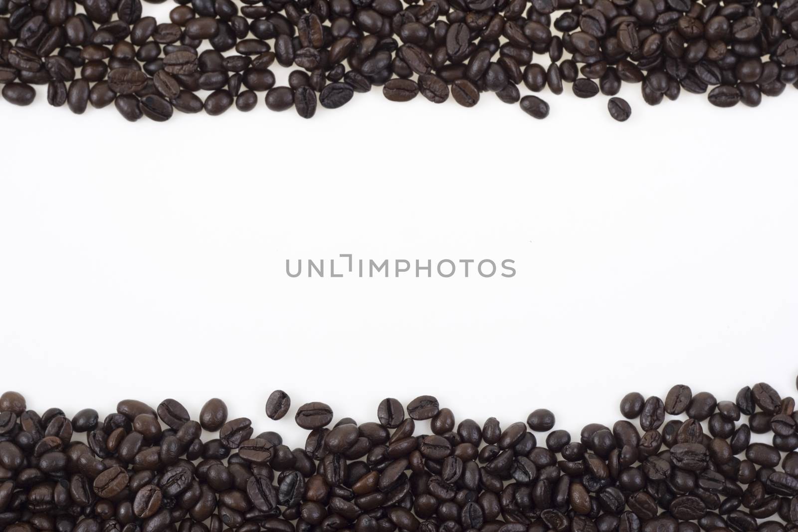 coffee beans with horizontal space in the midlle solated on white