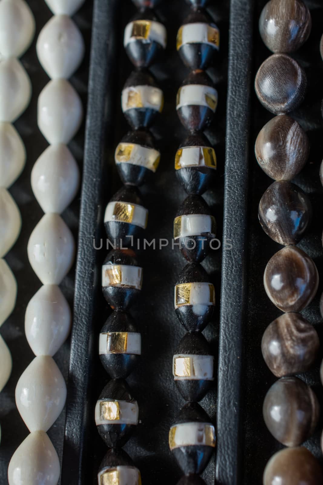  Beads of the same type and color by berkay