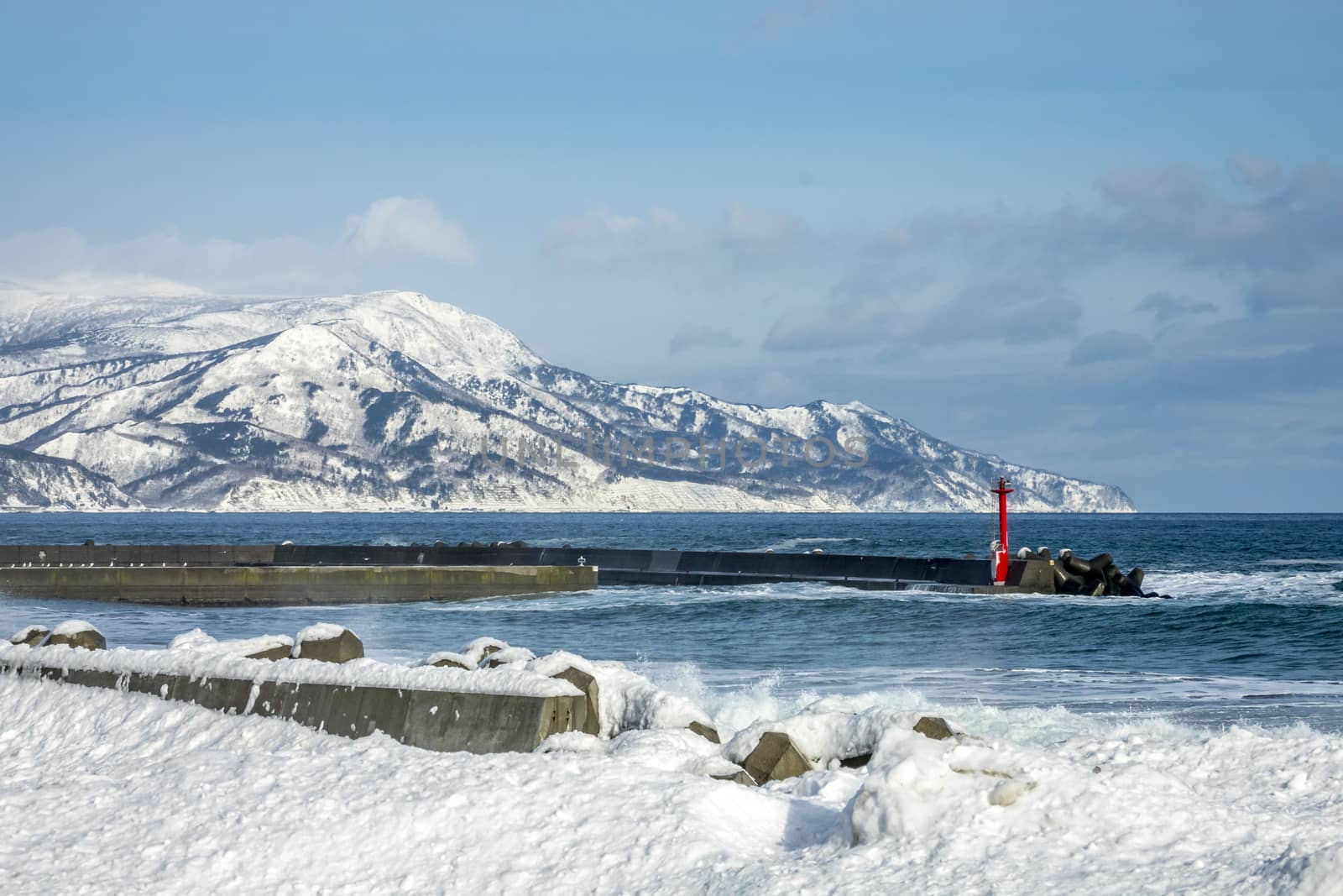 The landscape the coast of Shiretoko by JasonYU