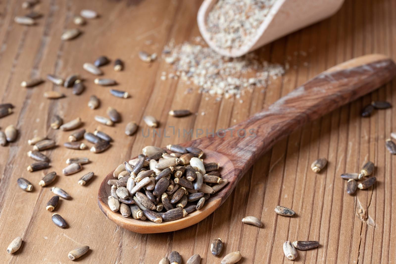 Whole and ground milk thistle seeds