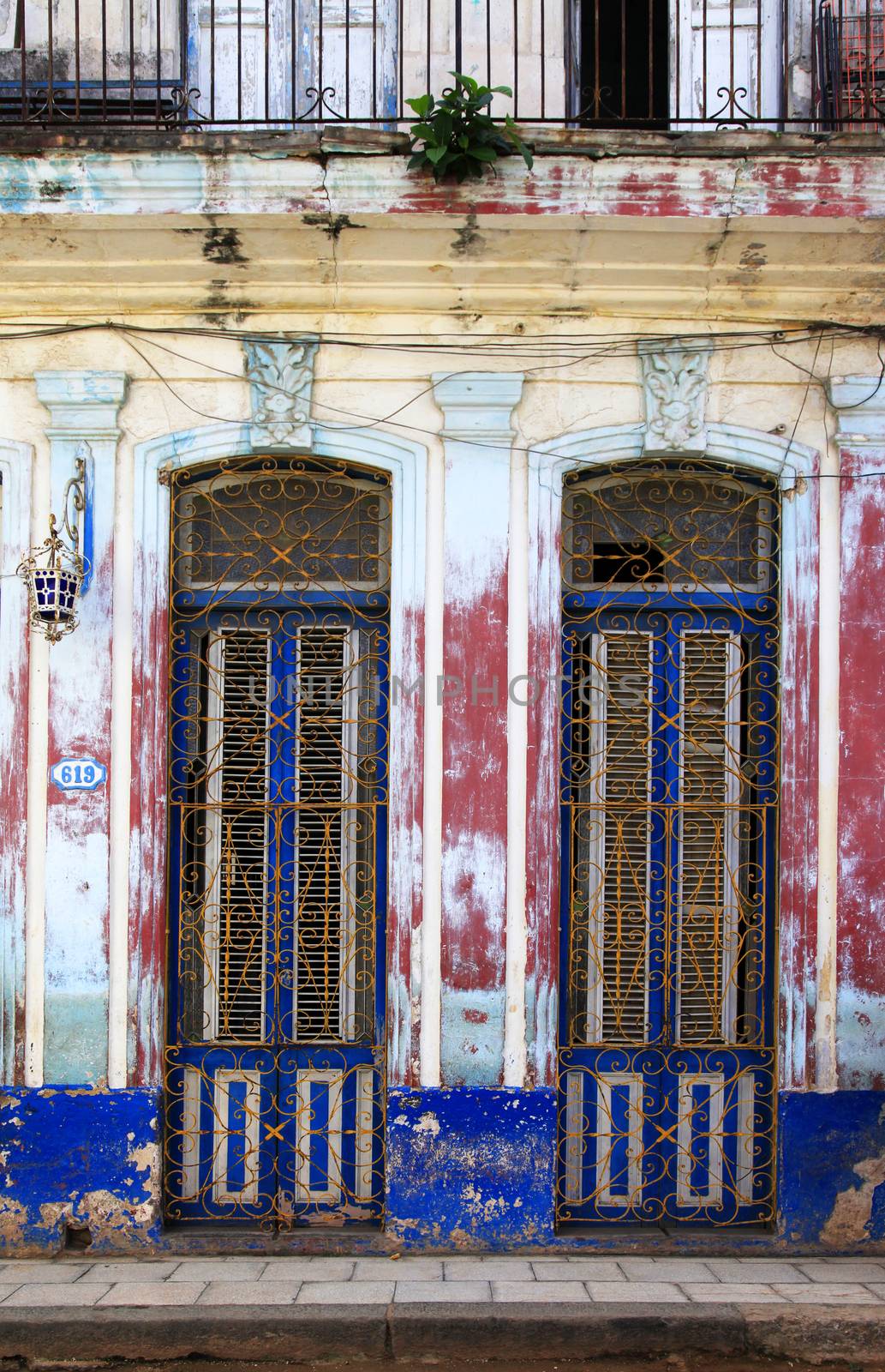 Tricycle and old building from Havana by friday