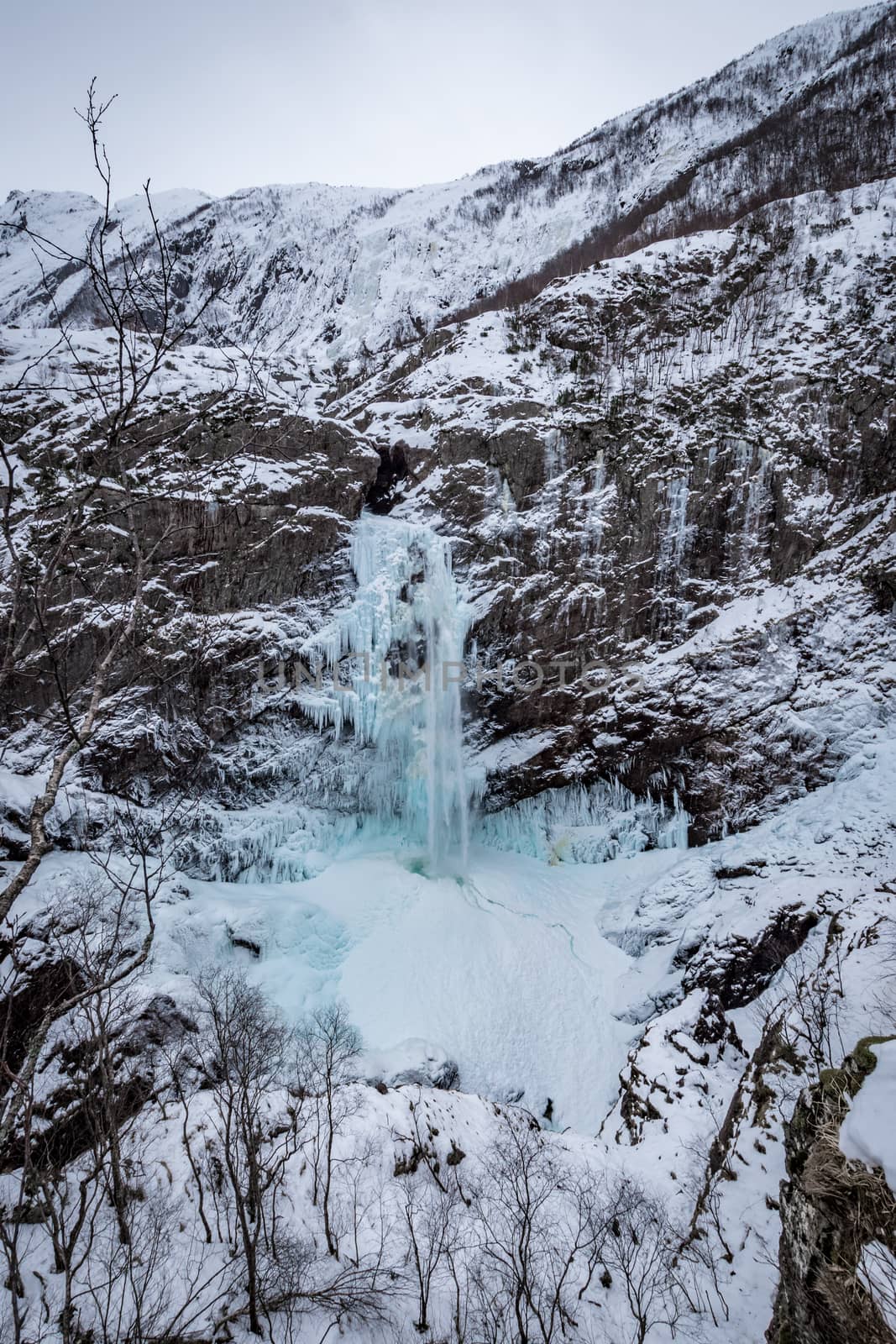 Månafossen Norway frozen cold weather