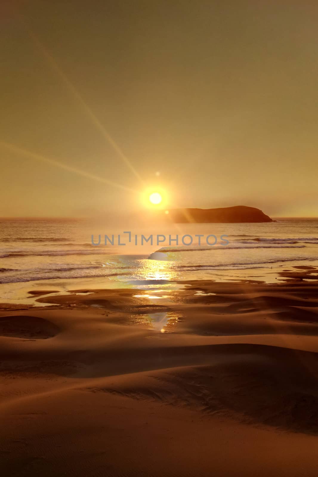 Sunset on the sandy shore of the Pacific Ocean. by kip02kas