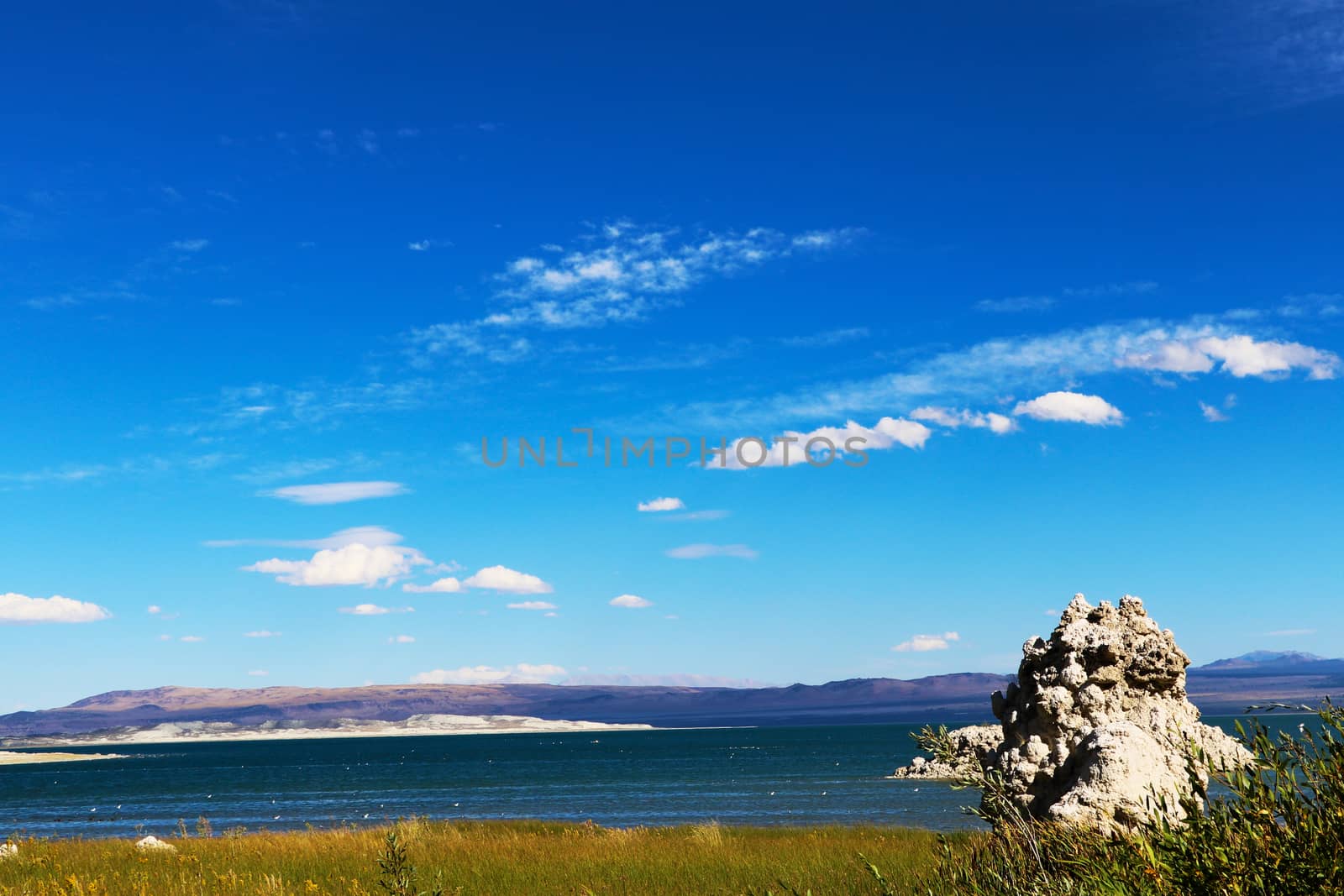 Tufa formations at Mono Lake, California, USA by kip02kas