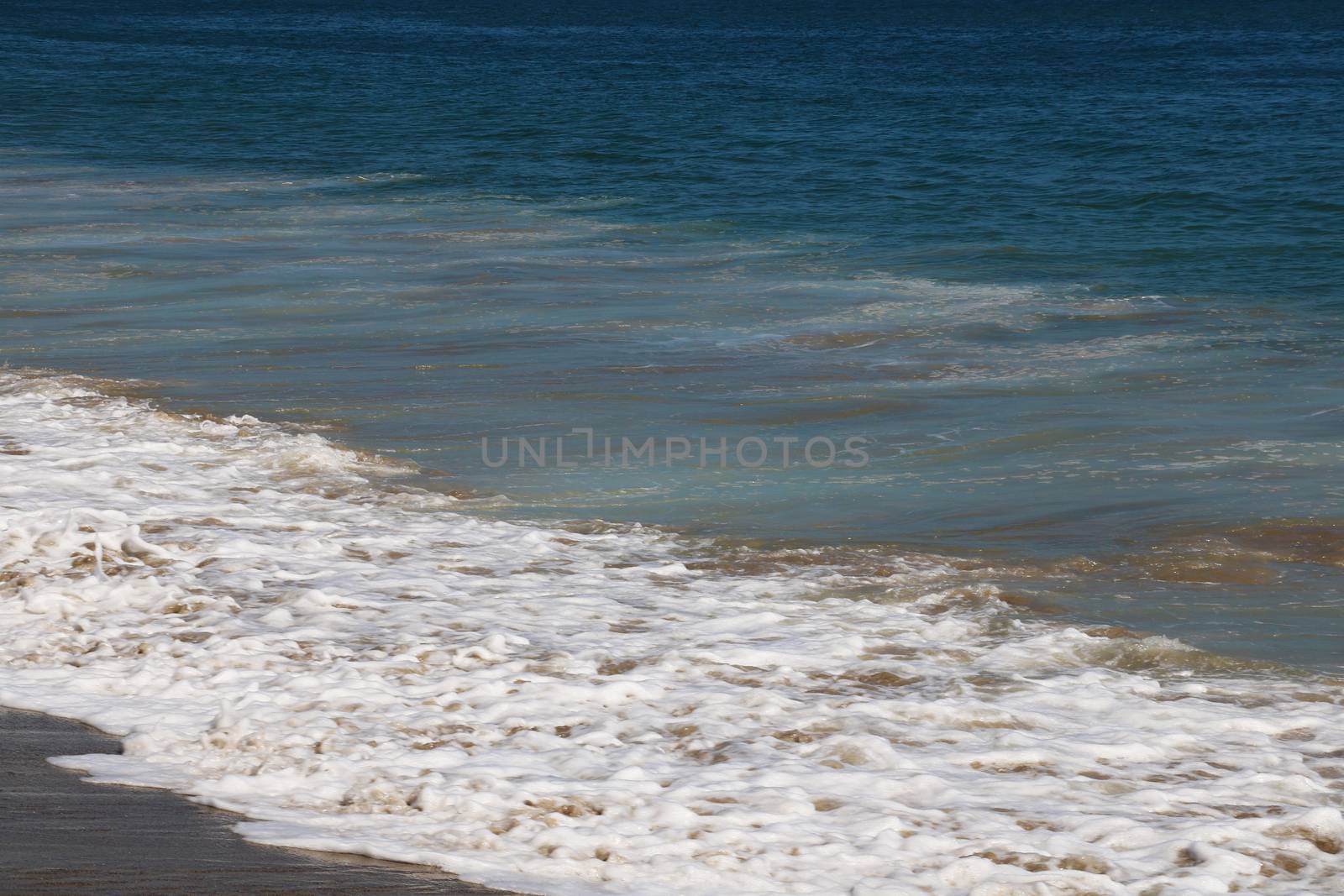 powerful waves roll, move with power to the beach and form spray and foam. by kip02kas