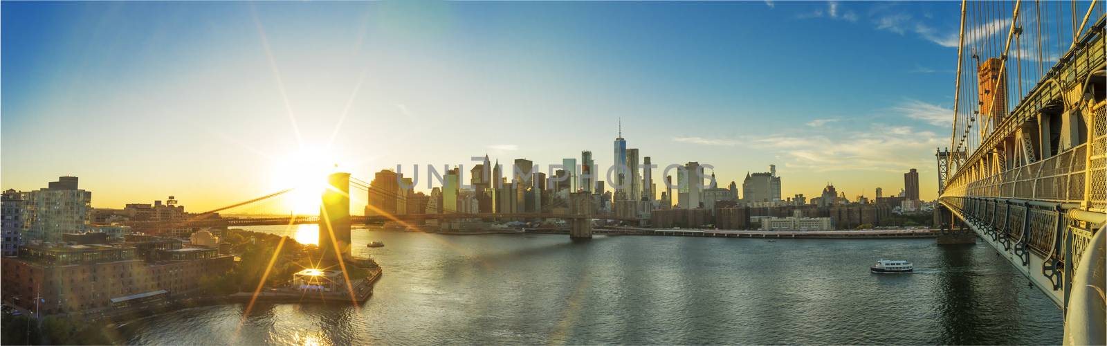 panoramic views of the Manhattan Bridge on the Lower Manhattan Financial District