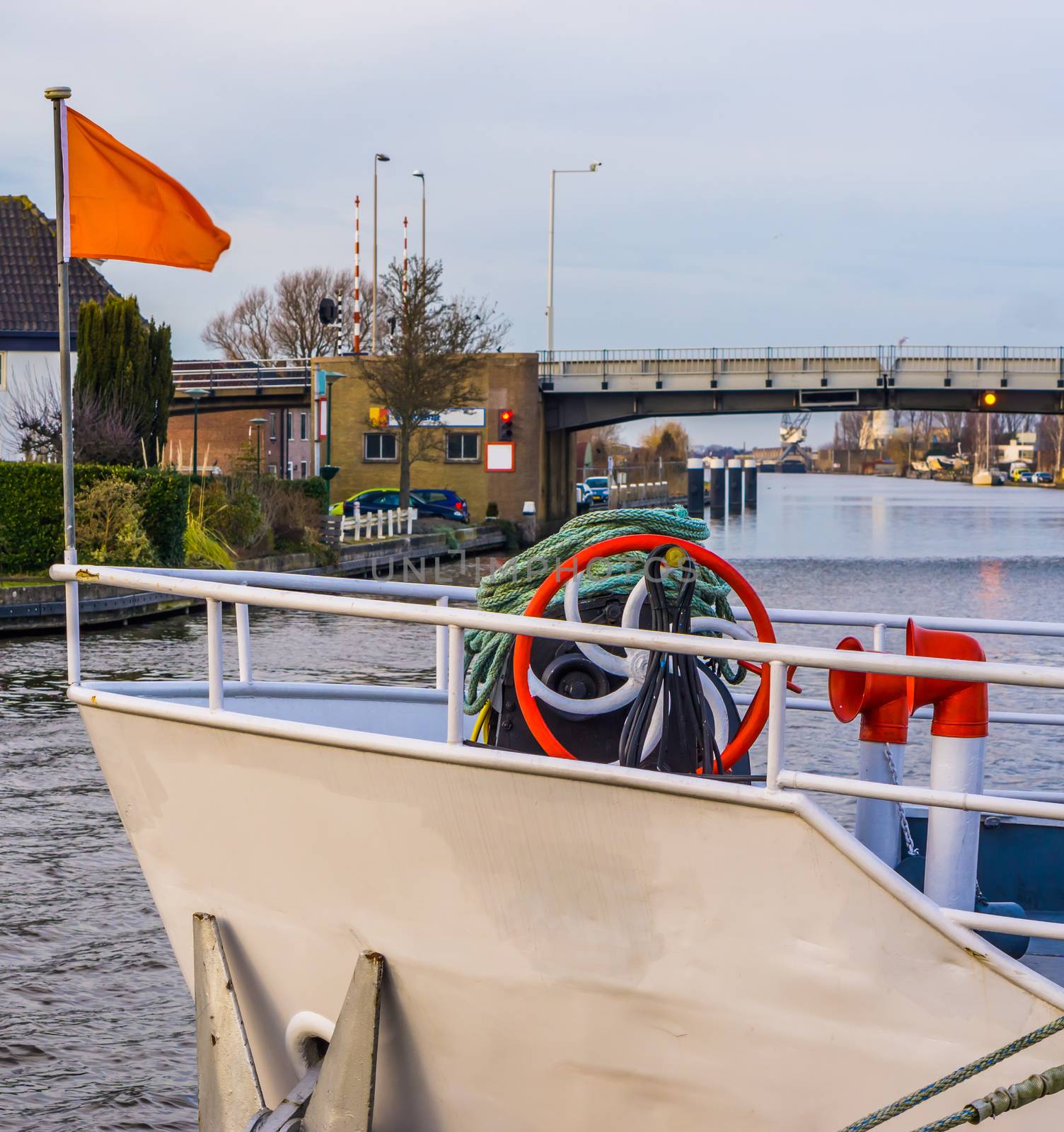 the front of a docked boat in the harbor, city at the water, transport and travel background