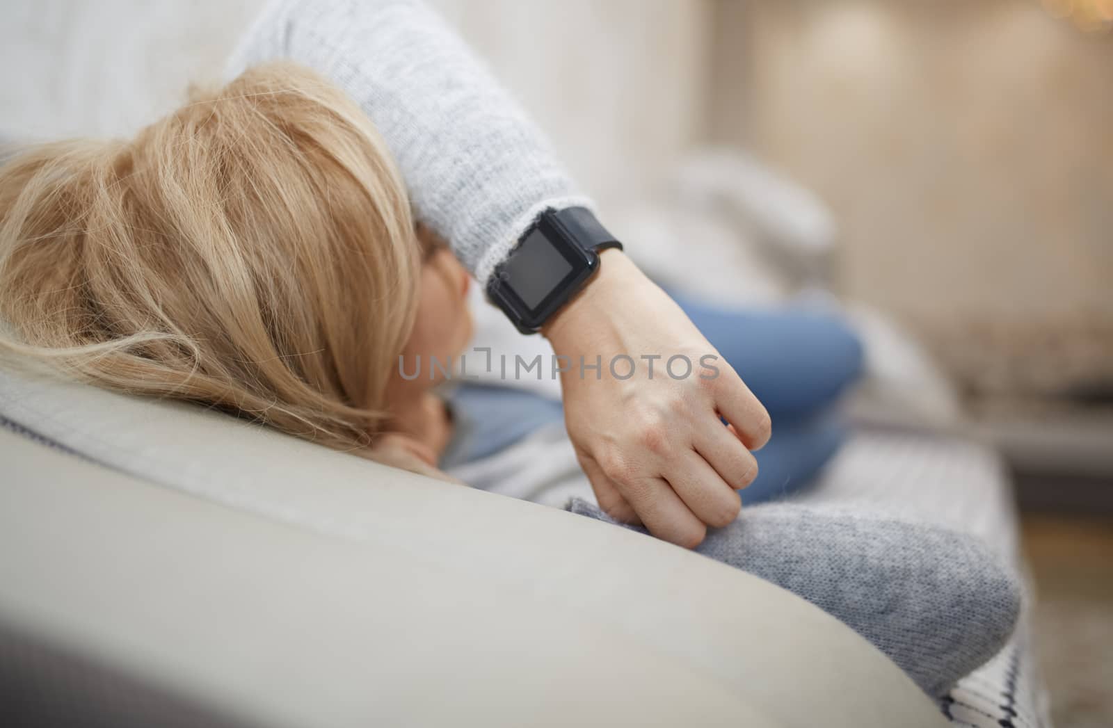 Woman sleeping with smartwatch by Novic