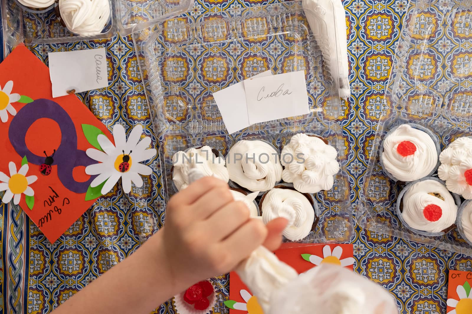 Children learn to cook cupcakes with cream. Make a holiday card for mom. March 8.