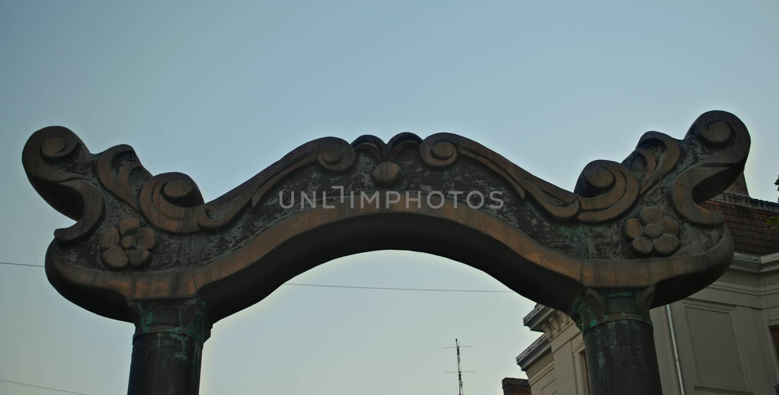 Big monument with curved arch on two pillars