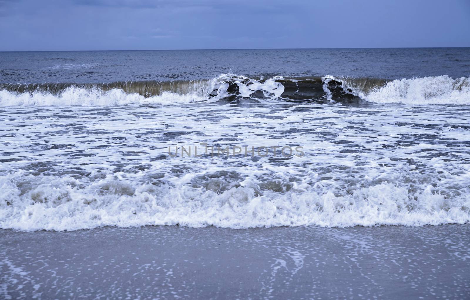 Rough water and waves in Pacific Ocean by Novic