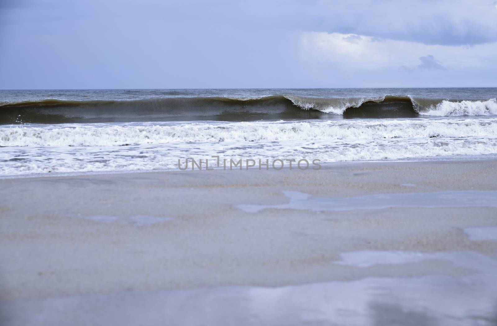 Rough water and waves in Pacific Ocean by Novic