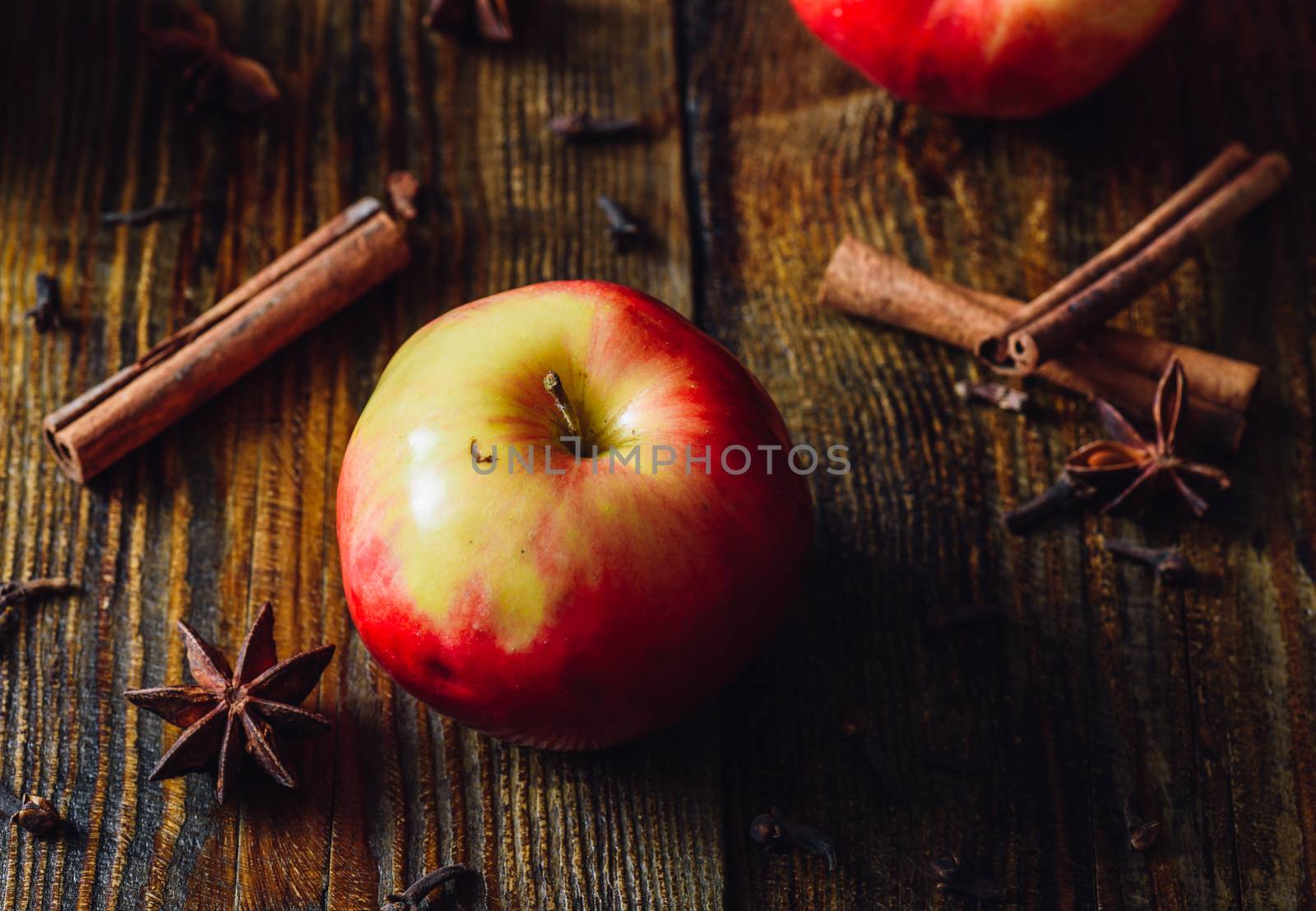 Apple with Clove, Cinnamon and Anise Star for Prepare Mulled Wine.