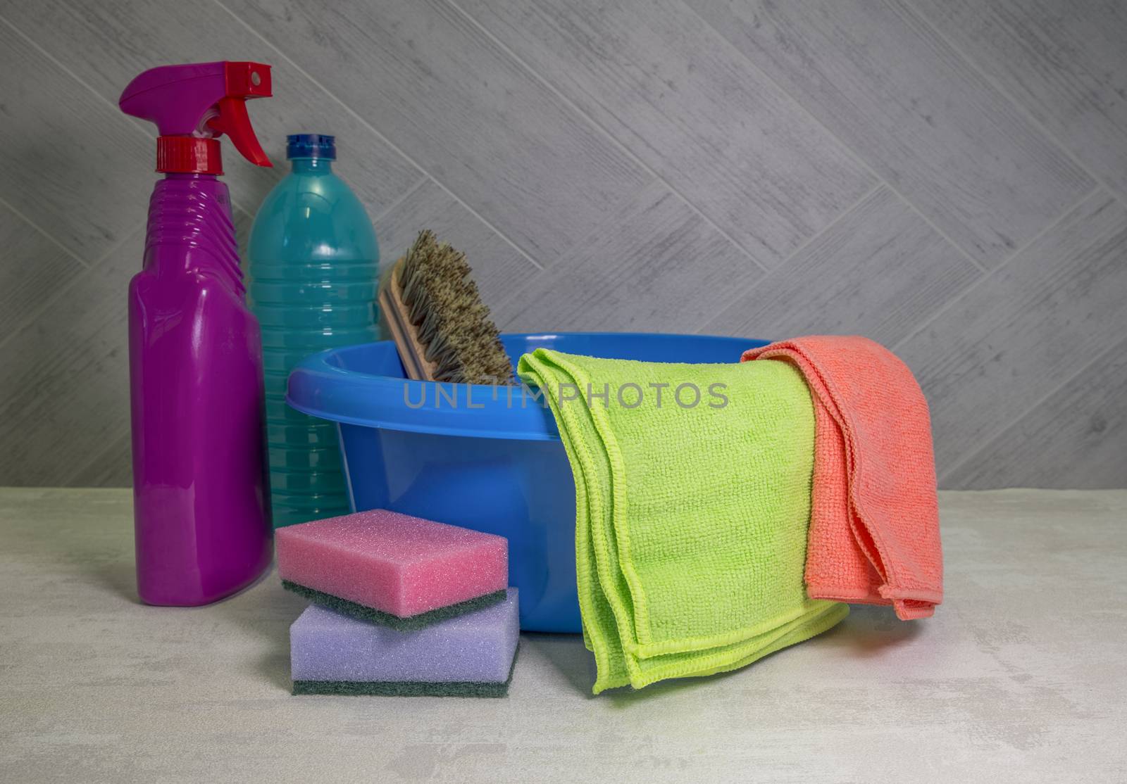 blue washing up dish with cleaning tools and detergents as degreaser and a brush with wipes