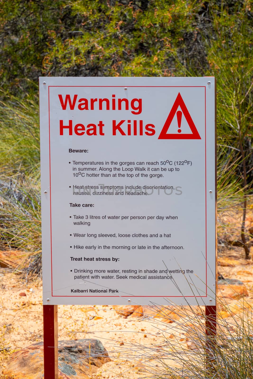Warning Heat Kills sign warning about the extreme heat in Australian Outback