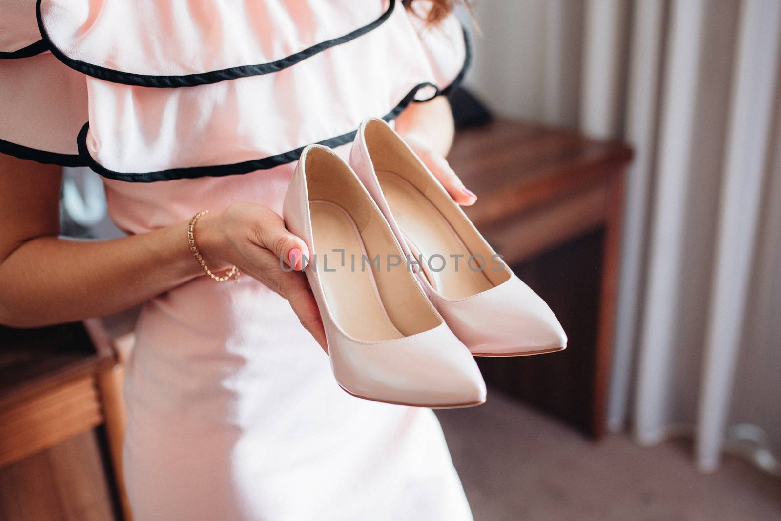 wedding shoes of the bride, beautiful fashion by Andreua