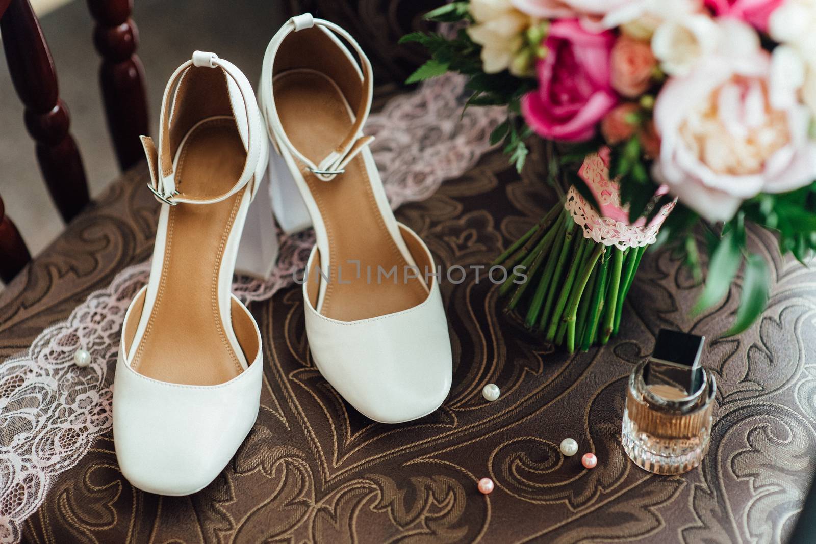 wedding shoes of the bride, beautiful fashion by Andreua