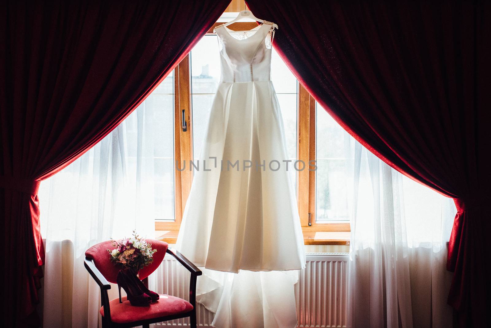 perfect wedding dress on the wedding day