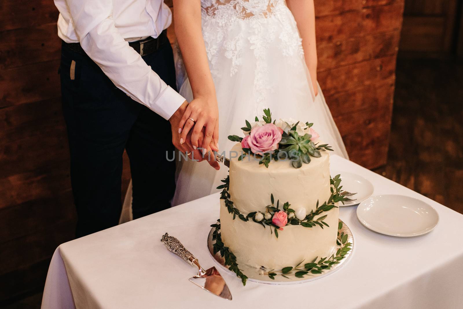 wedding cake at the wedding of the newlyweds