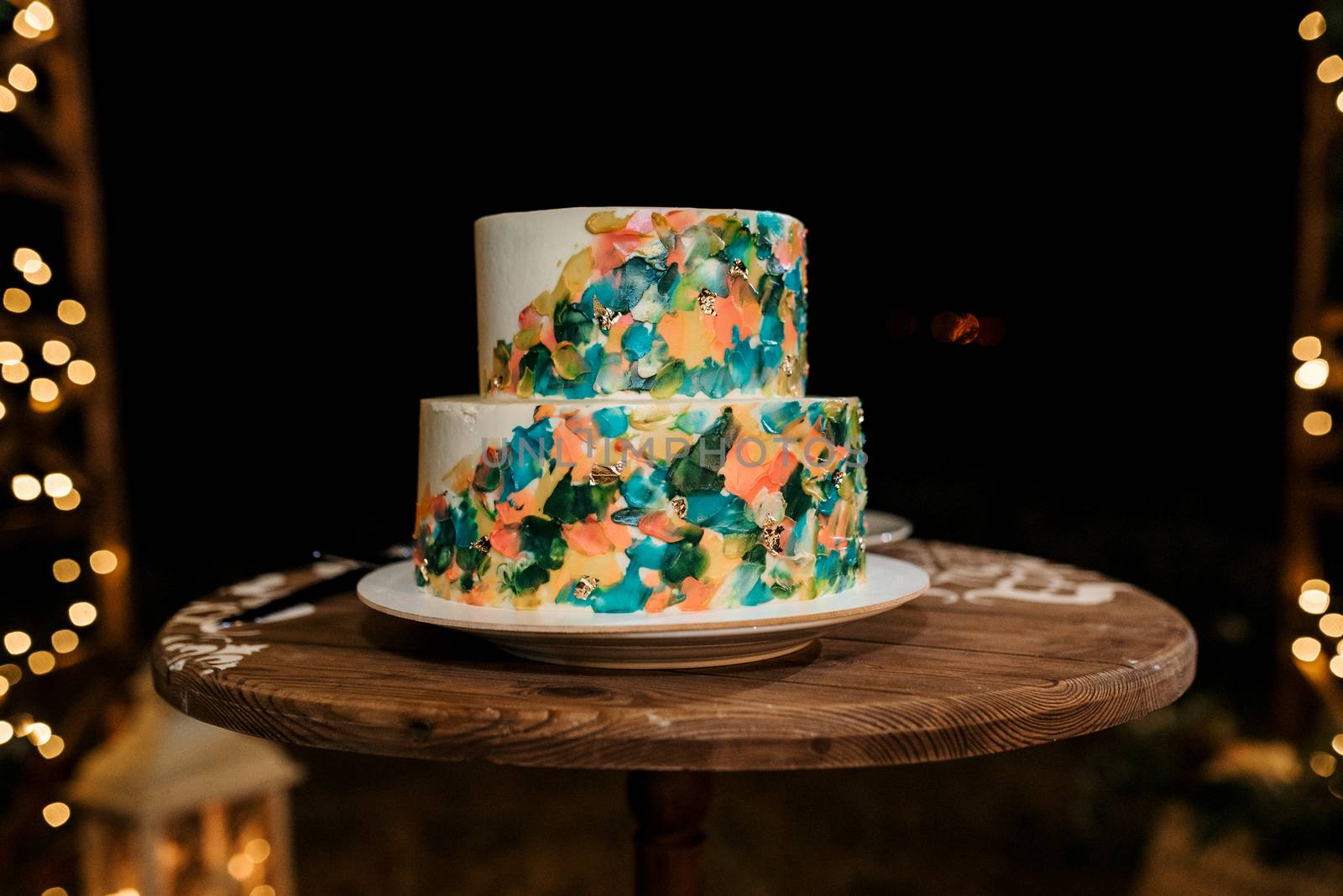 wedding cake at the wedding of the newlyweds