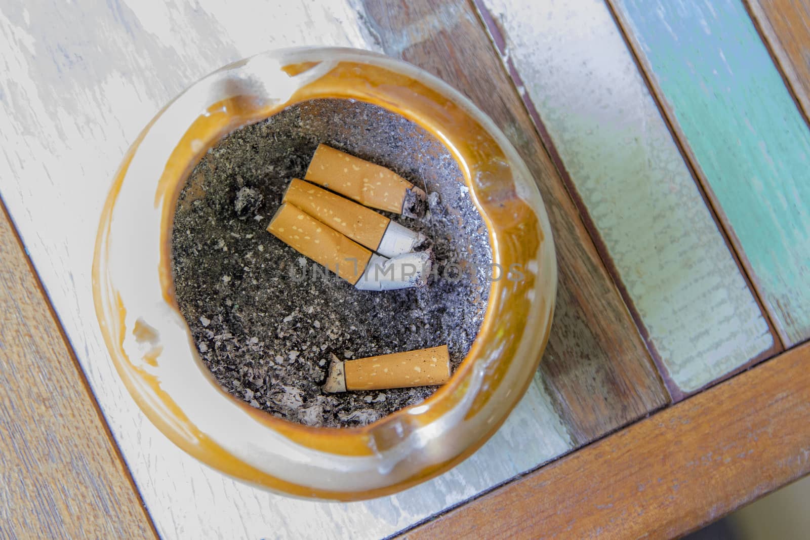 The top of the ashtray placed on the table.
