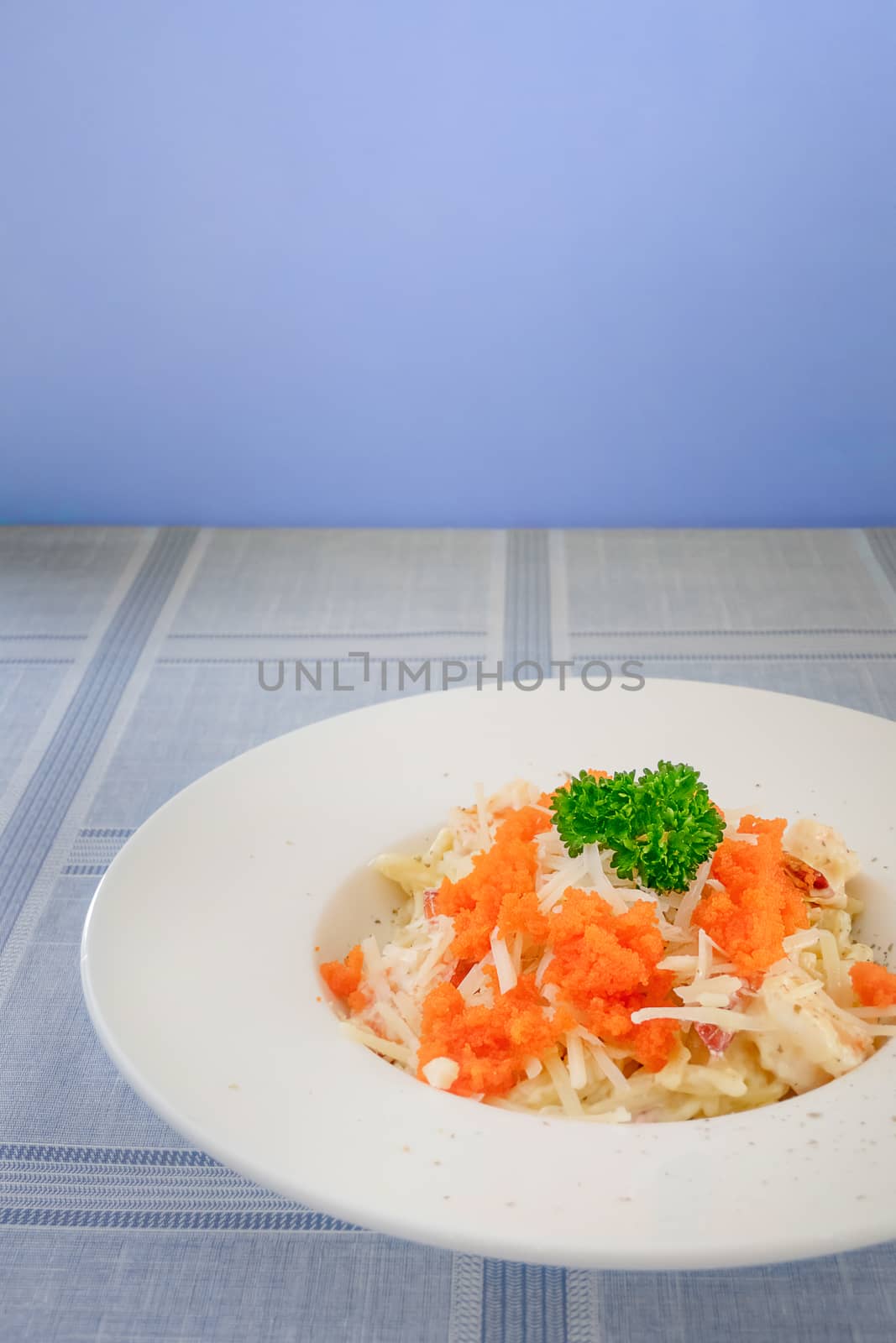 Spaghetti carbonara with shrimp and eggs prawns