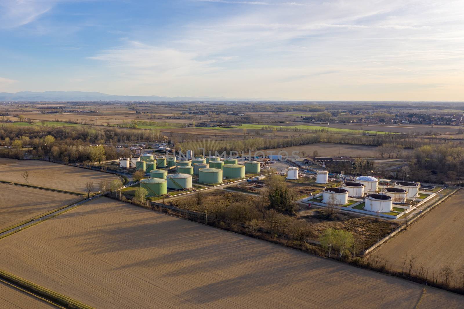 Aerial view of oil storage with a storage capacity of approximately 220,000 cubic meters, storage and handling services for petroleum products.