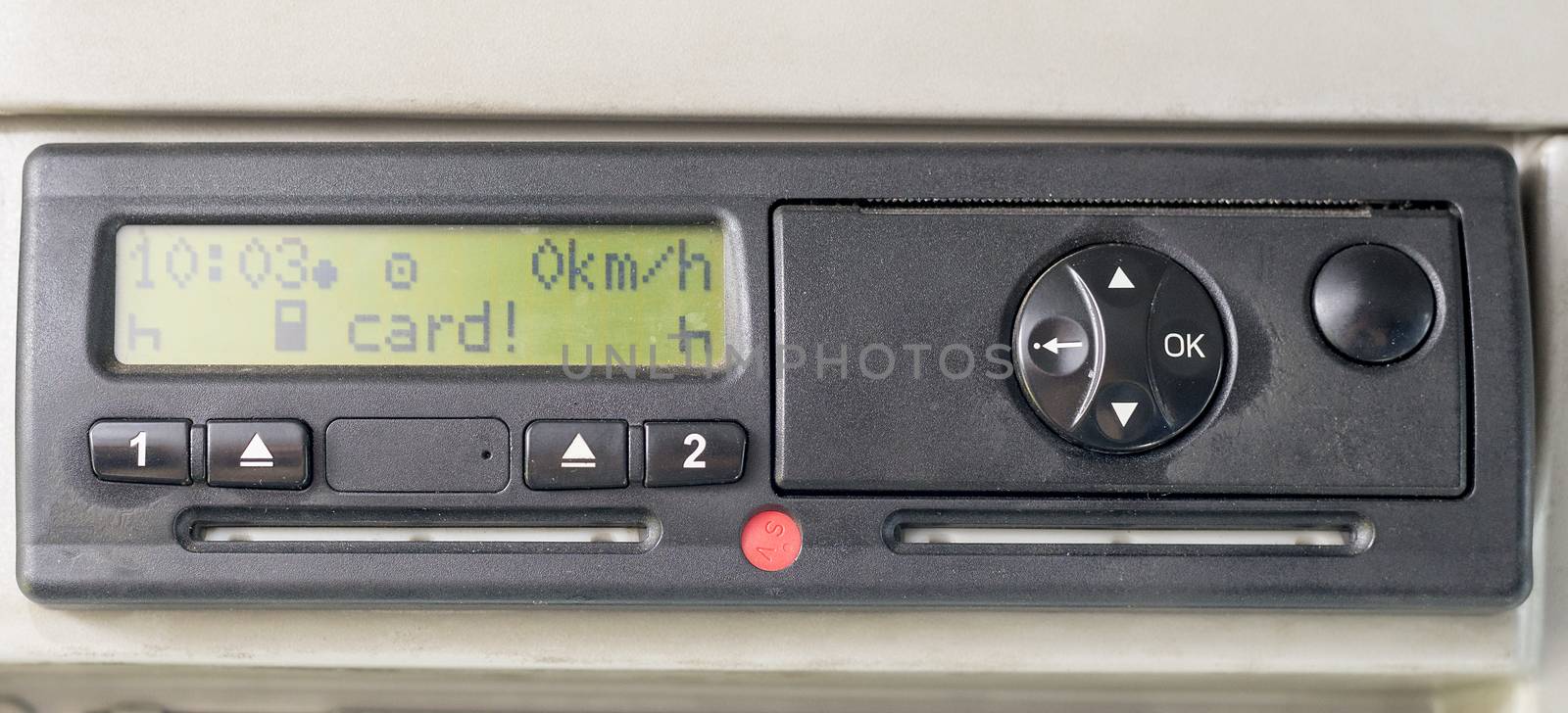 Digital tachograph display reads CARD . No inserted card in the device. Insert the drivers card. No personal data.
