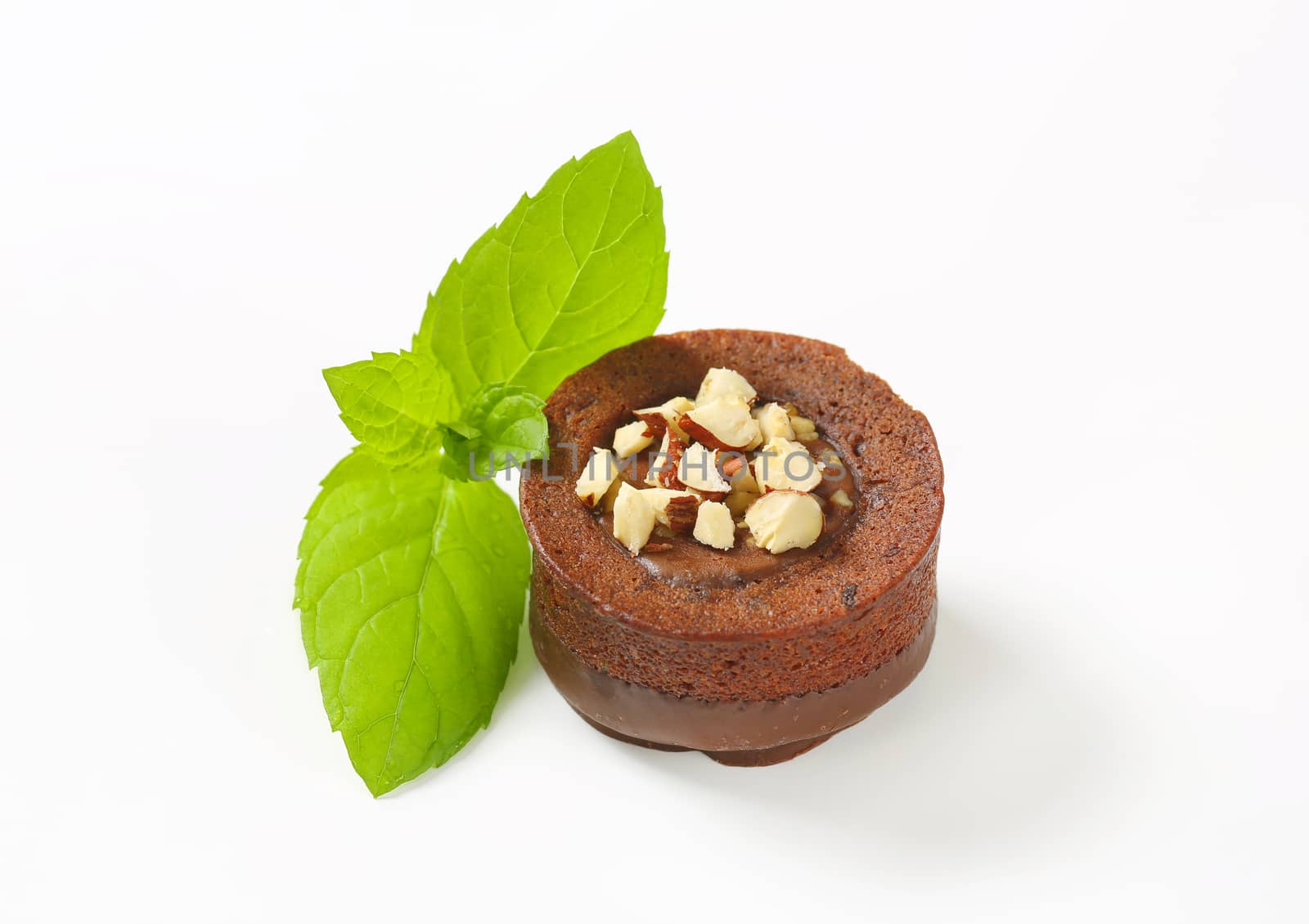 Mini chocolate hazelnut cake by Digifoodstock