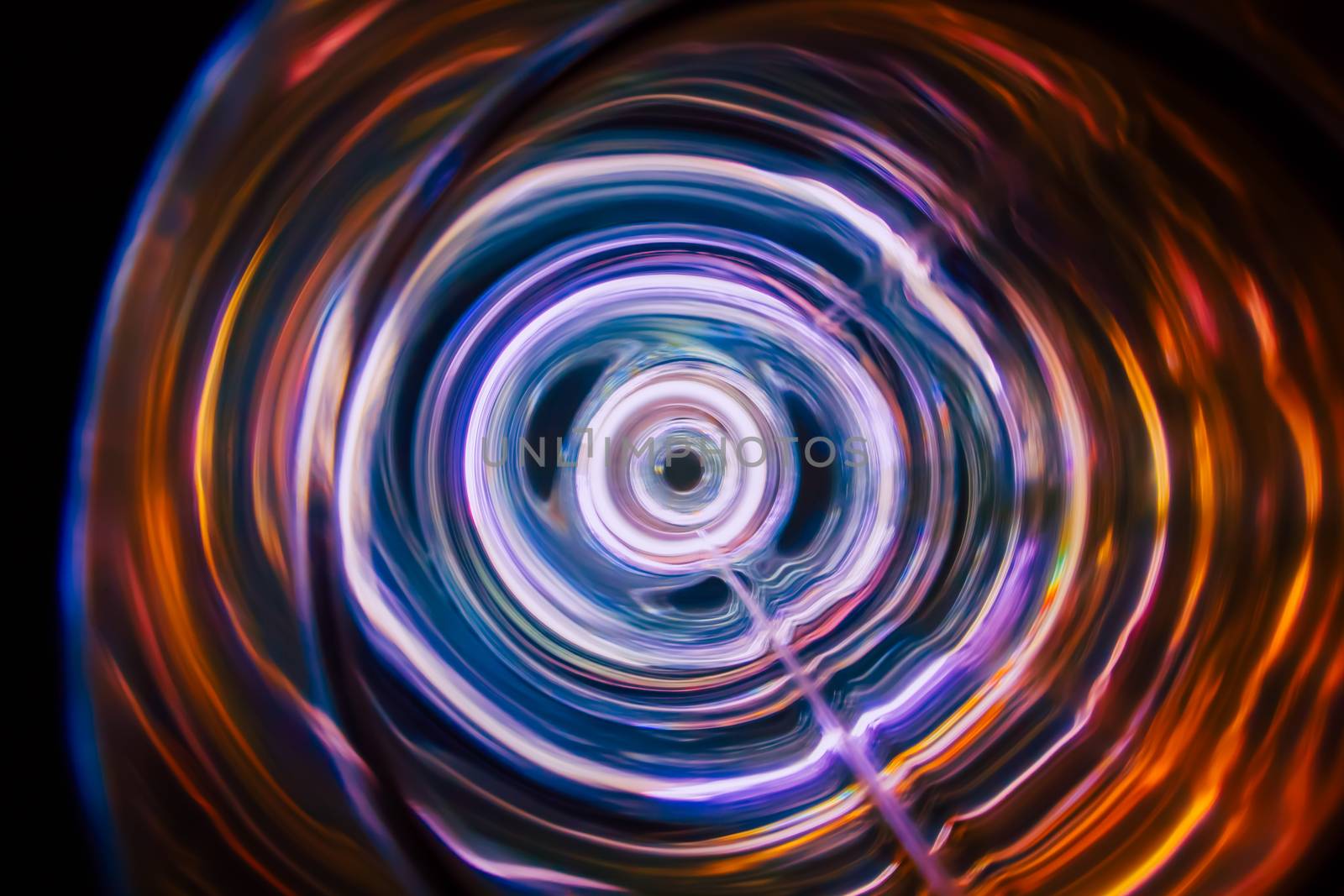 Sound waves in the visible full color in the dark