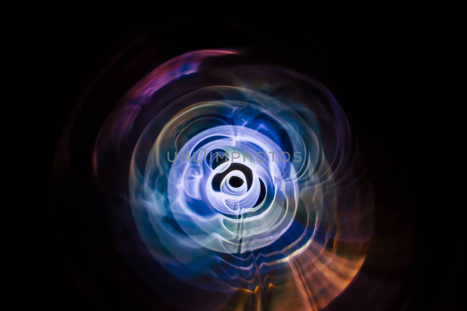 Sound waves in the visible full color in the dark
