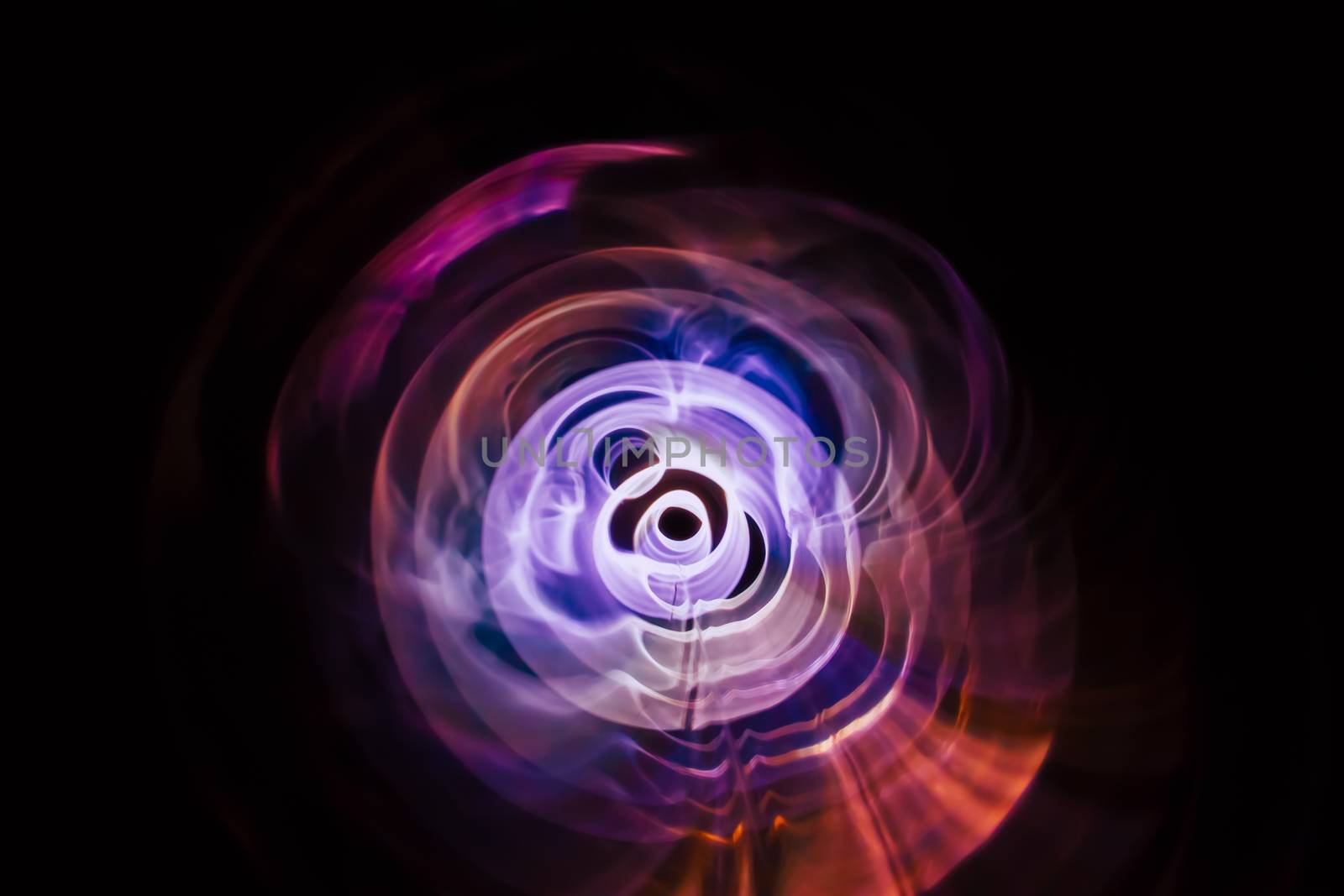 Sound waves in the visible full color in the dark