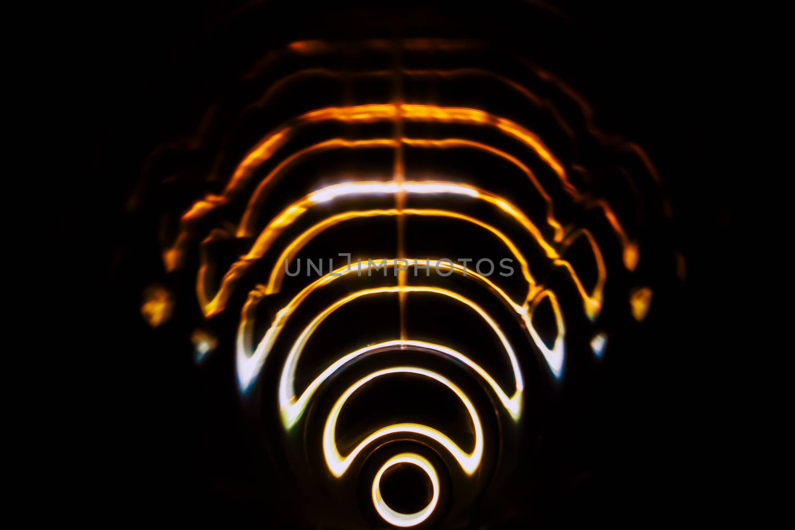 Sound waves in the visible full color in the dark