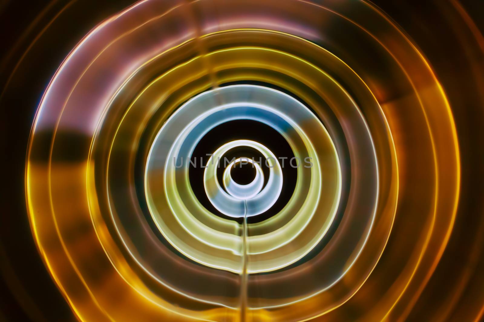 Sound waves in the visible full color in the dark
