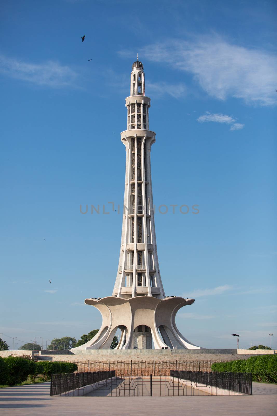 Minar-e-Pakistan - Tower of Pakistan monument by haiderazim