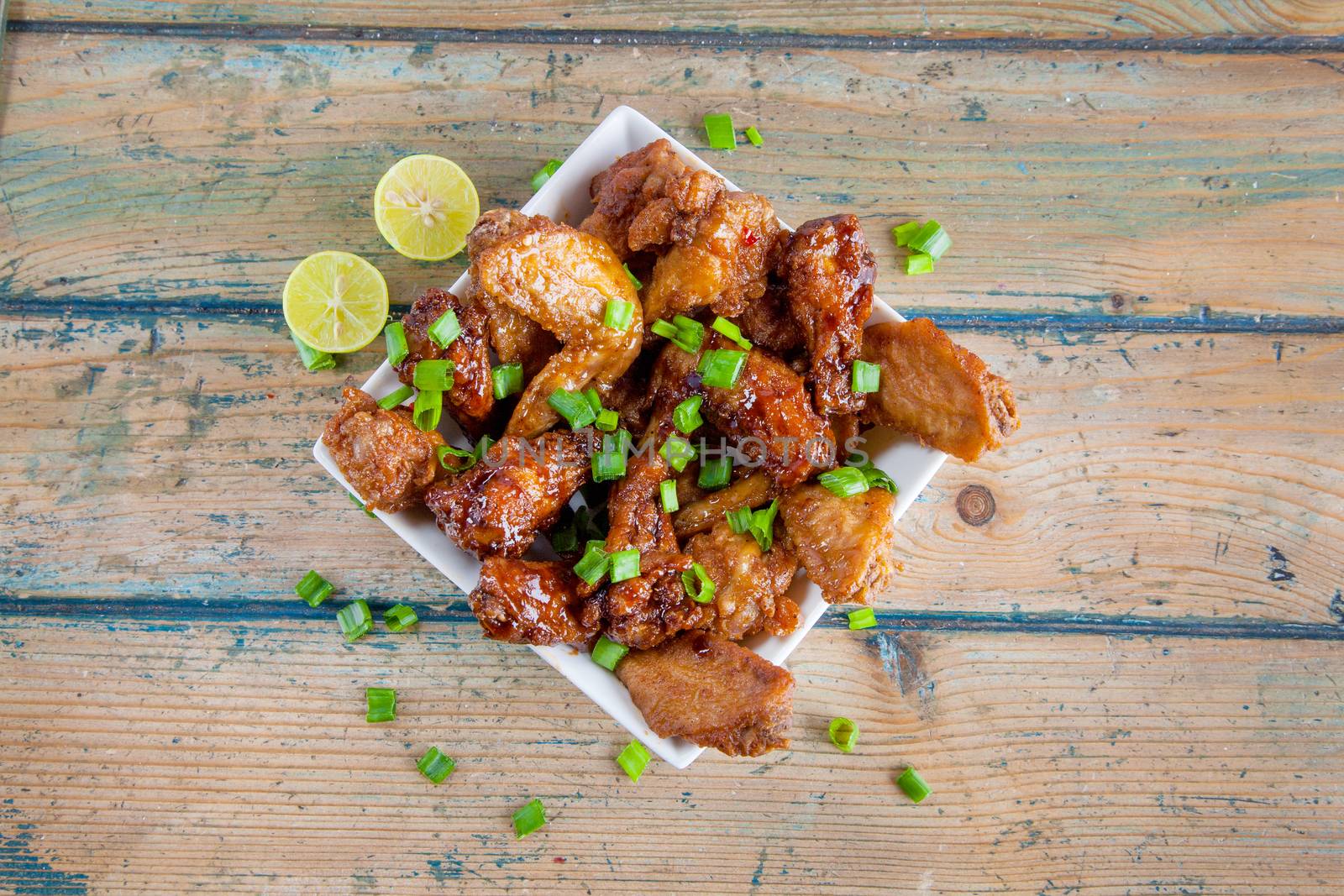 Lemon tantalising chicken wings in square bowl 