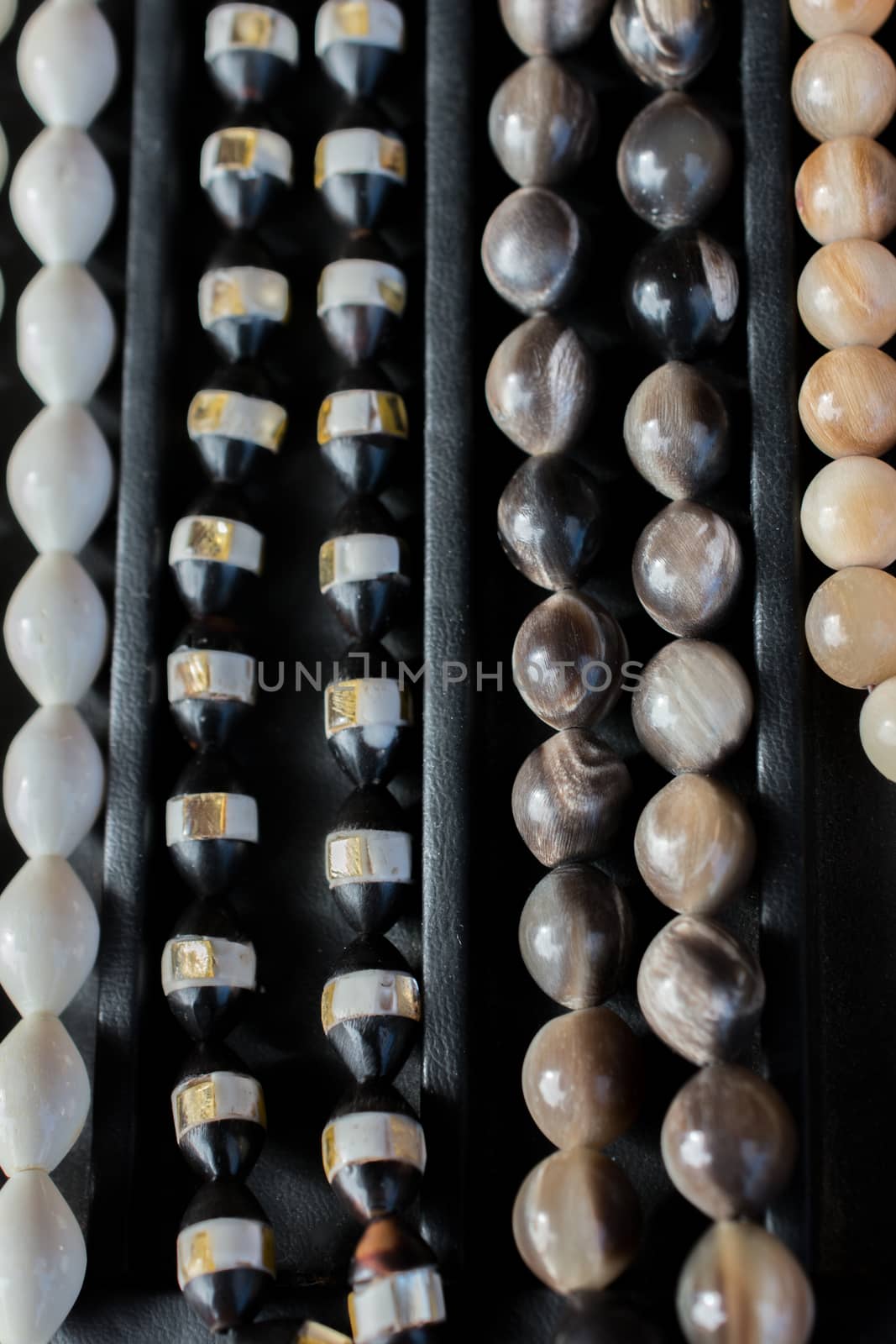  Beads of the same type and color by berkay