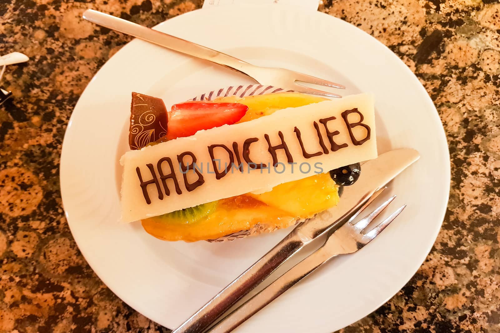 A piece of cake with caption in German - Have you love