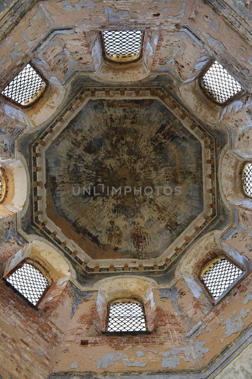 dome of an abandoned church inside view, Church of the Presentation of the Blessed Virgin, Novgorod region, village Bronnitsa