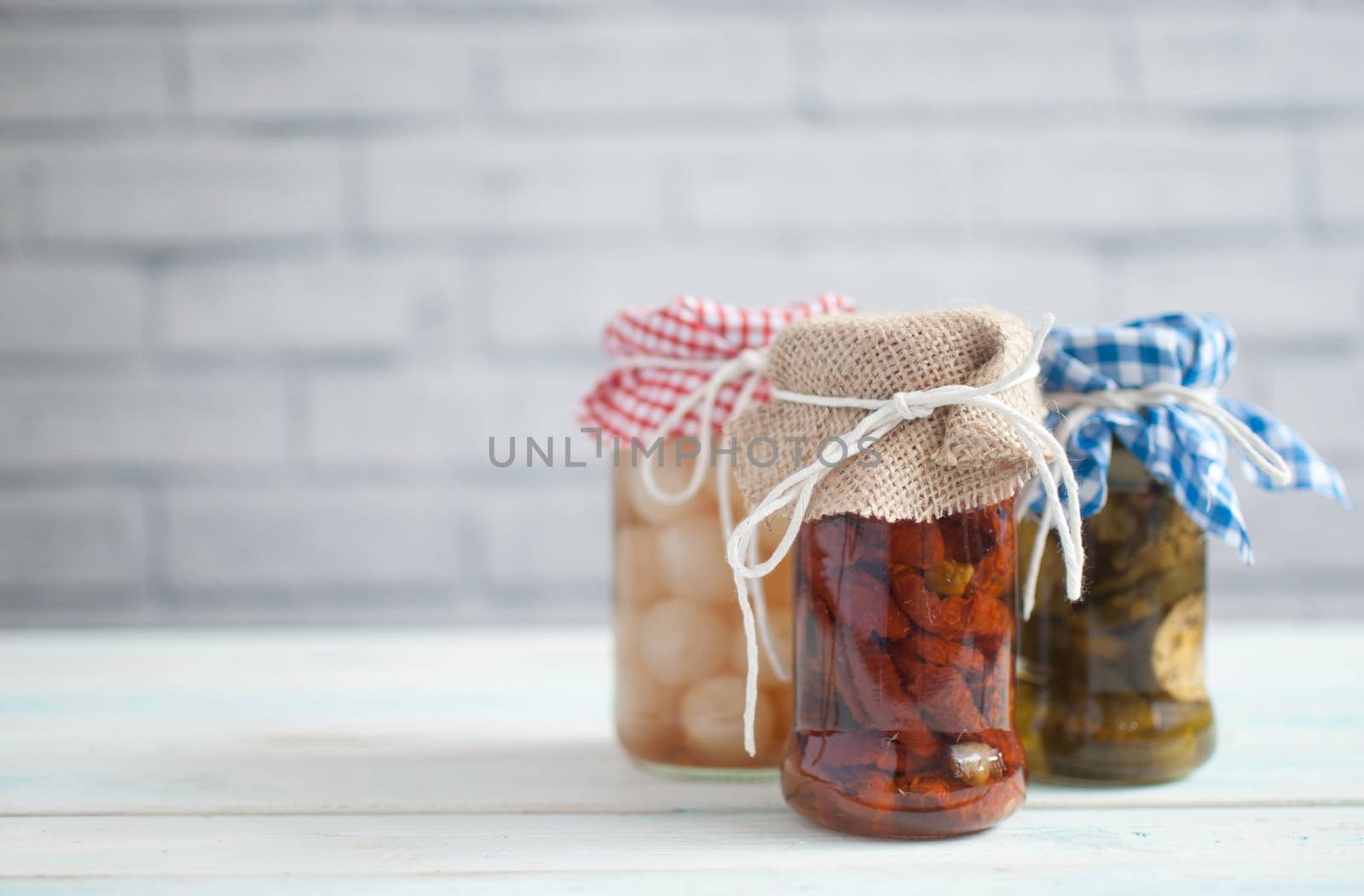 Naturally conserved fermented vegetables 