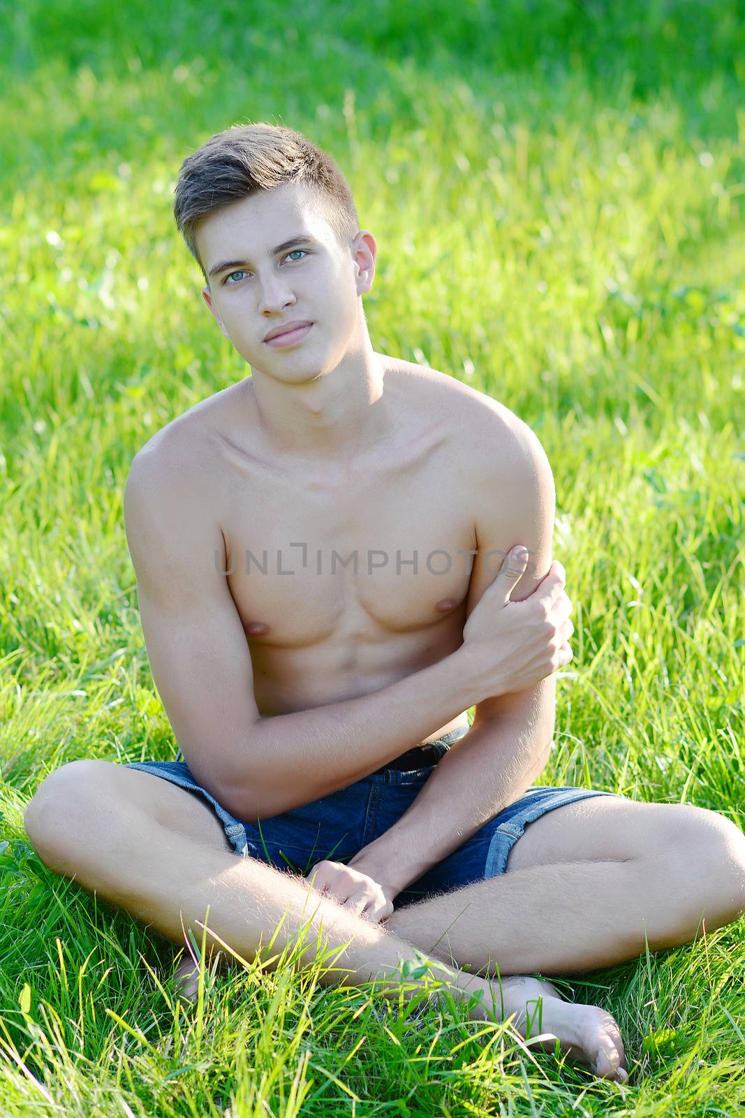 shirtless fit male on the grass photo by jordano