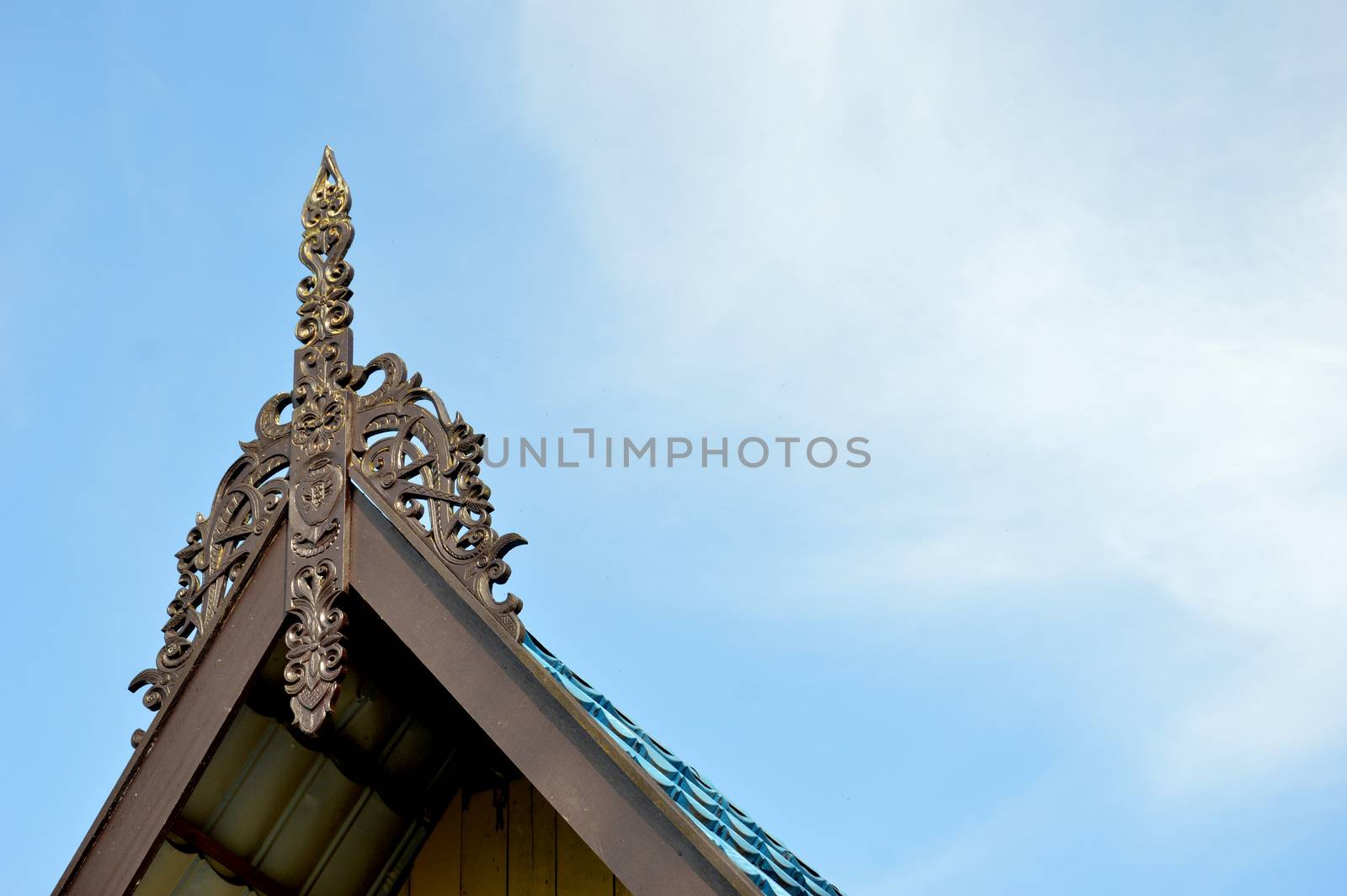 traditional carvings on the roof