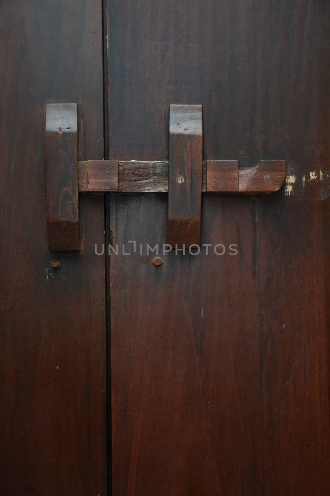 wooden lock bar by antonihalim