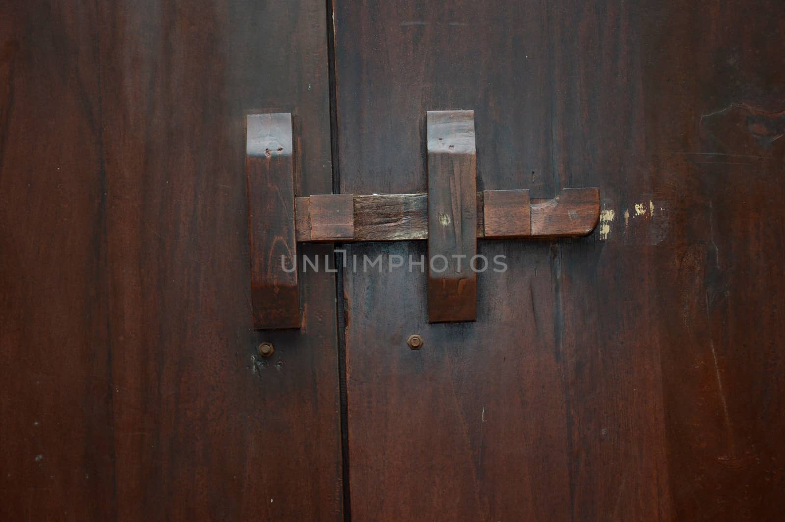 wooden lock bar by antonihalim